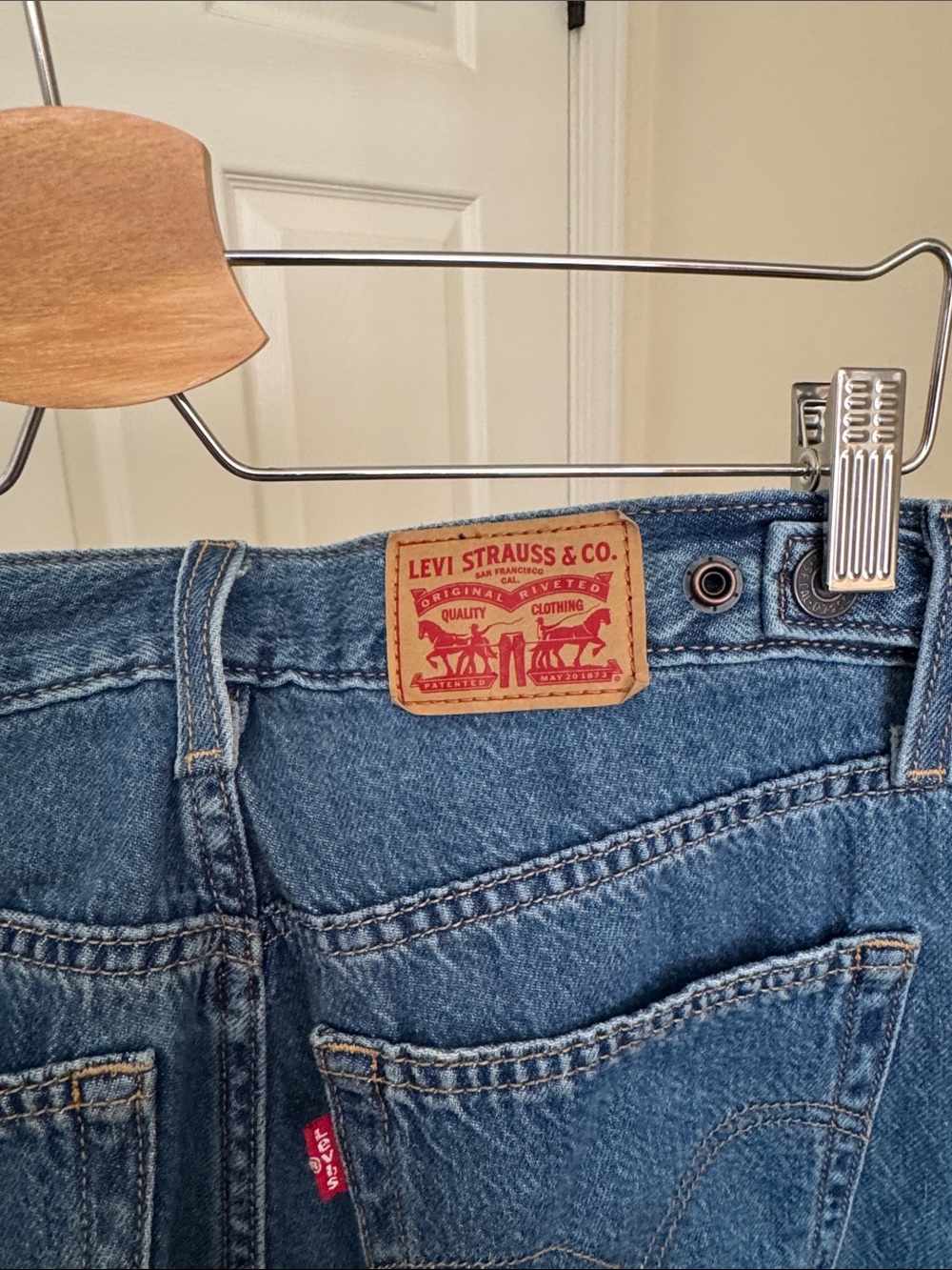 Levi's Women's Cinch Baggy Jeans - color Chasing Dreams 30w x 33L - Picture 4 of 5